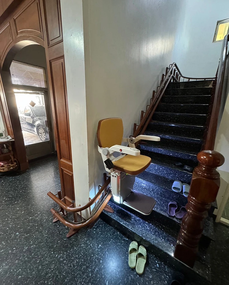 Arc-staircase-Curved-yellow-1Fto2F (6)